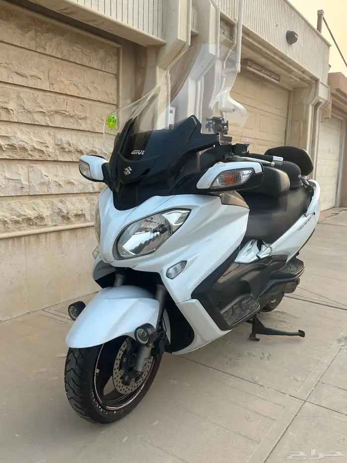 سوزوكي برجمان 650cc 0