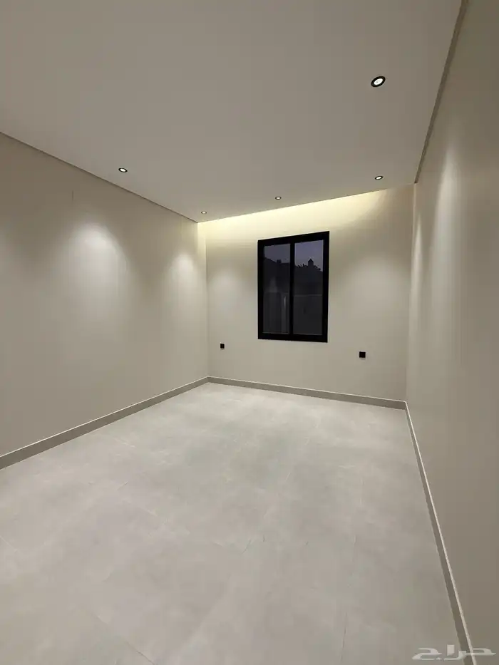 للبيع شقق ارضيه وشقق علويه ف ابها المحاله حي الزهور 5