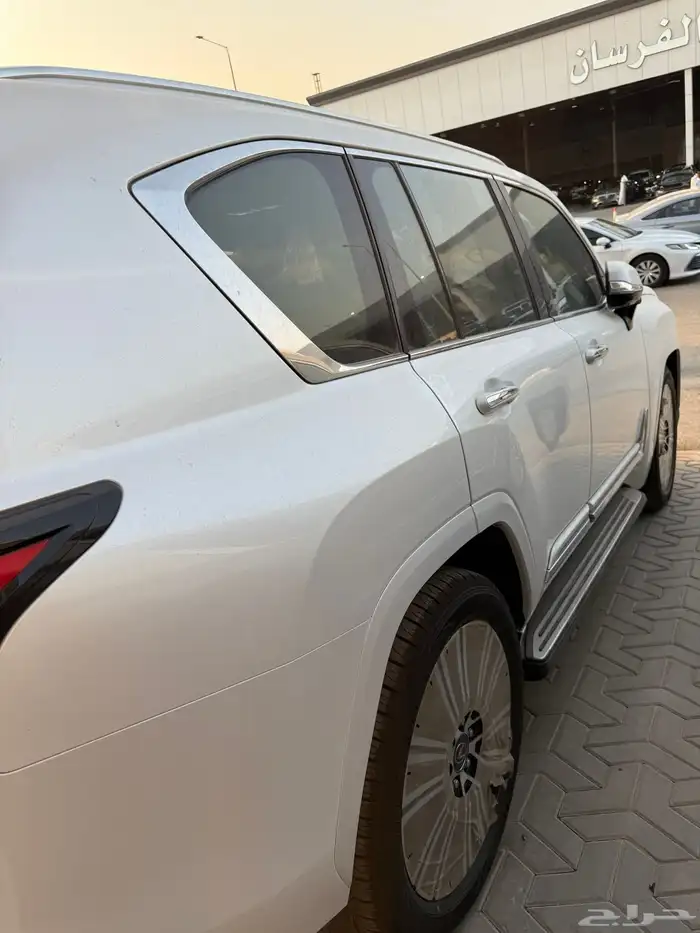 لكزس (2025-BB-LX)فل كامل عبداللطيف 15