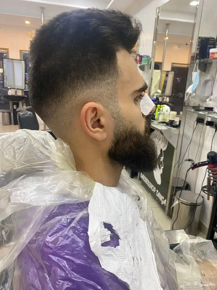 حلاق من تونس موجود في الخبر 9