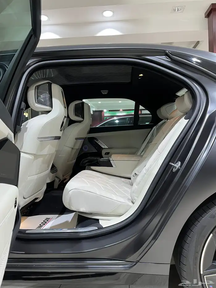 بي إم دبليو 760i 2023 14