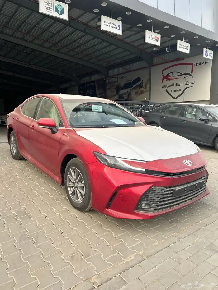 تويوتا كامري E استاندر بنزين 2025 احمر 98000 شامل الضريبة 1