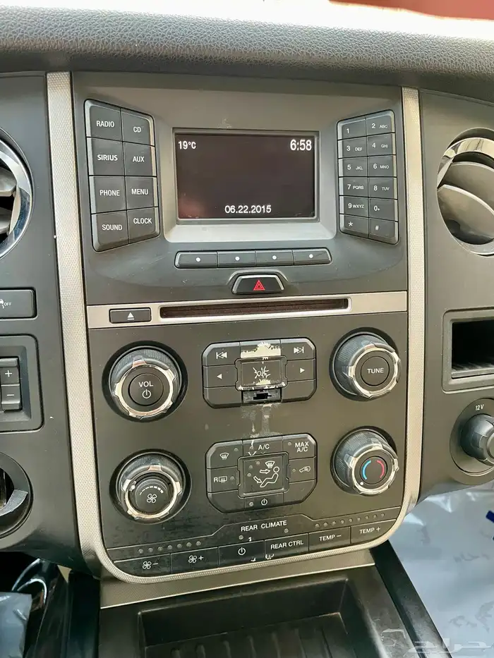 للبيع فورد اكسبيدشن طويل 2016 مالك اول بدون دبل 44