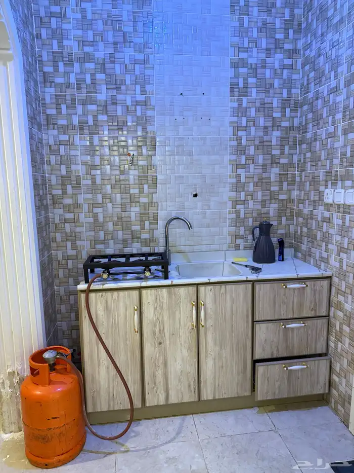 شقة مفروشة غرفتين وبوفيه وحمام وسط حي الحمدانية 6