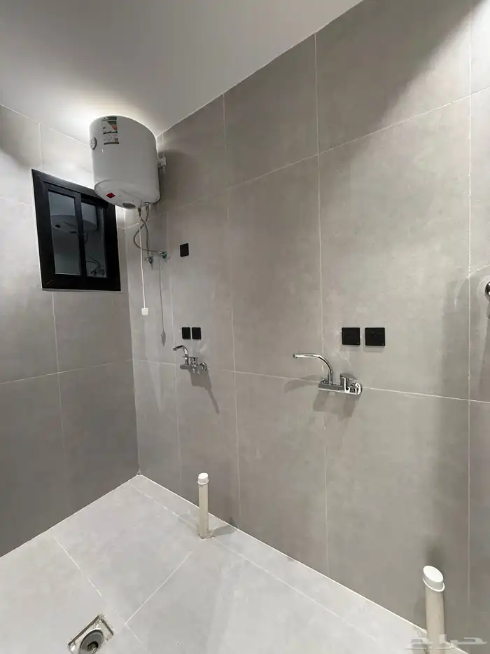 شقق علويه 6 غرف بتصميم فندقي قرب ممشي الراقي -بسعر 560الف 6