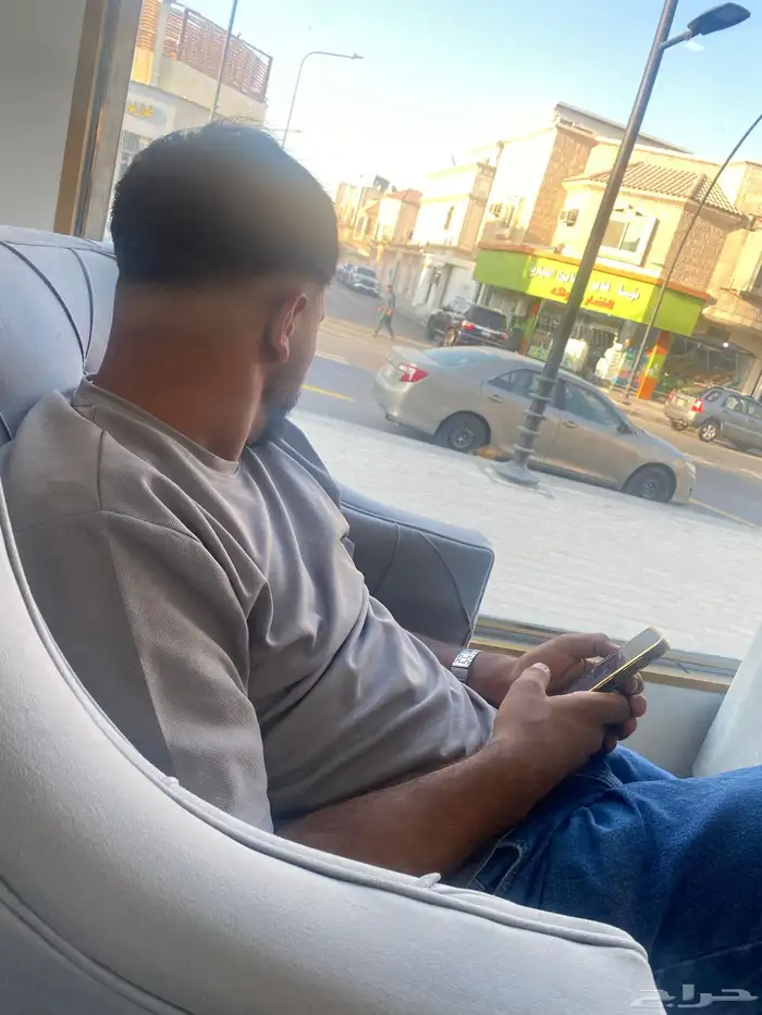 حلاق من تونس موجود في الخبر 1