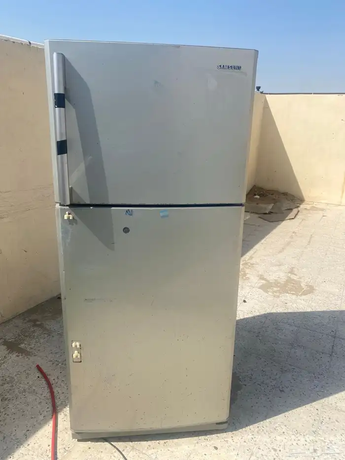ثلاجة فريزر بحالة ممتازة جدا ولا يوجد أي مشكلة فقط الباب ح 11