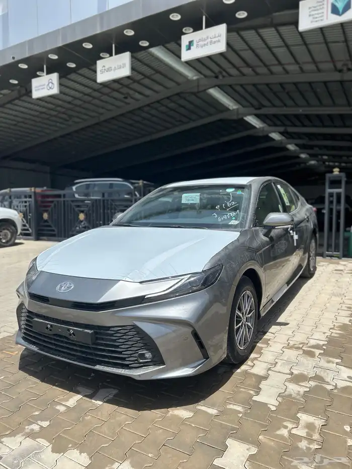 تويوتا   كامري E استاندر بنزين رمادي 113850 شامل الضريبة 2