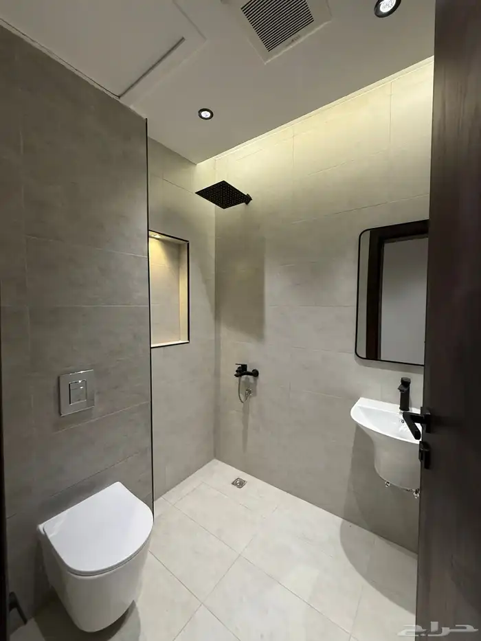 للبيع شقق ارضيه وشقق علويه ف ابها المحاله حي الزهور 17