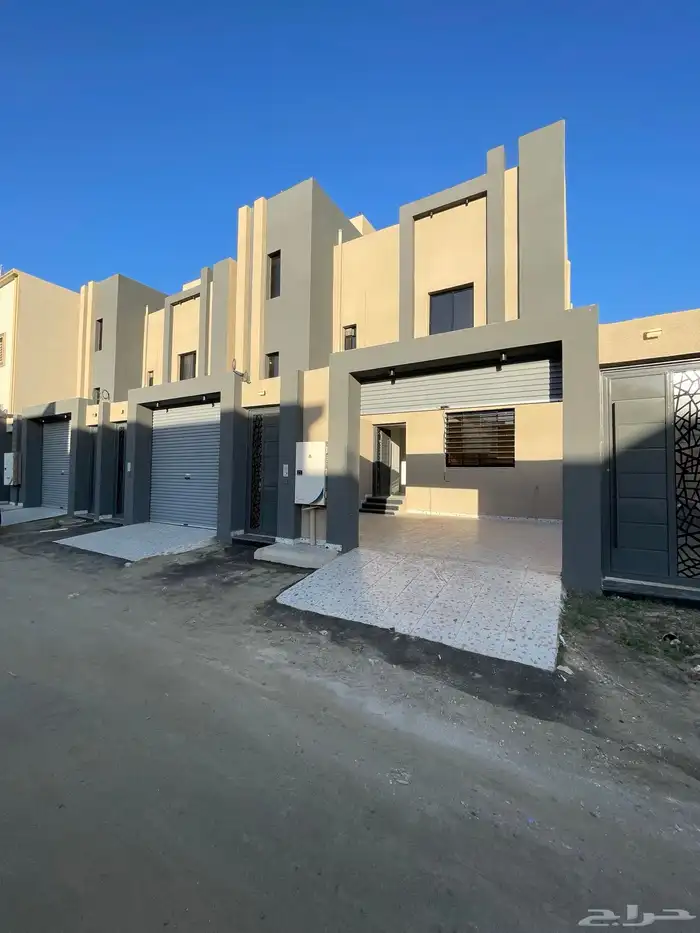 للبيع فيلا دورين وملحق من 750 الف مخطط 6 حى النور 1