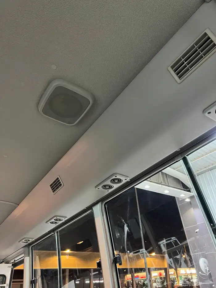 للبيع باص نيسان سيفيليان موديل 2008 ممشي قليل 24