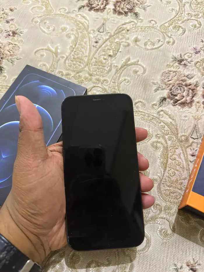 للبيع ايفون 12 برو ازرق و 14برو ماكس بنفسجي 11