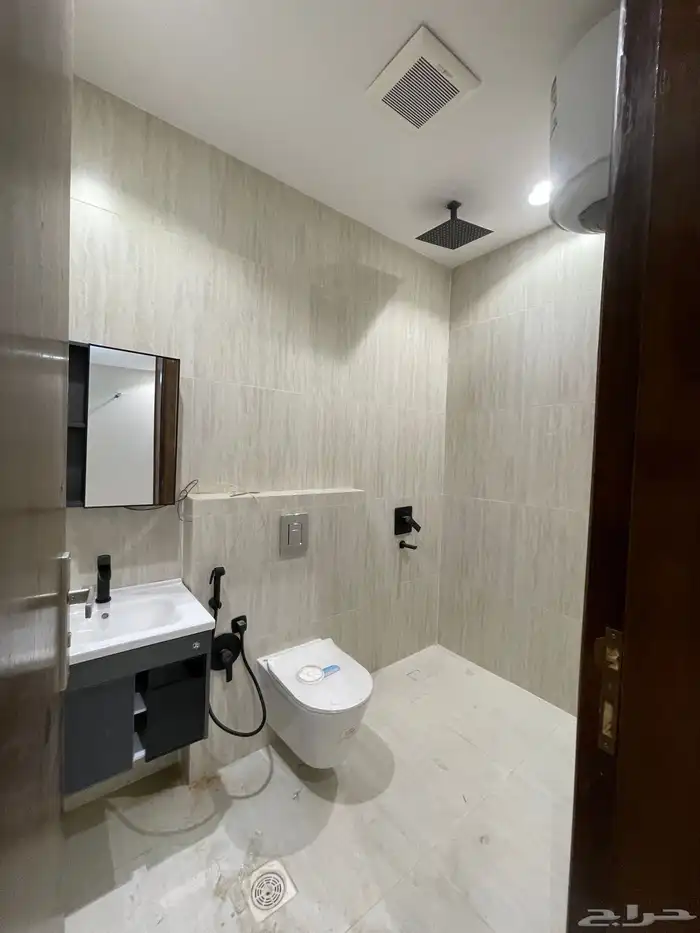 للبيع شقق ارضيه وشقق علويه من 430 الف حى المصيف 39