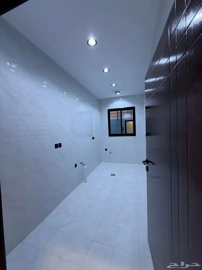 للبيع روف علوي بموقع مميز ومكتمل الخدمات بالموسى خميس مشيط 30