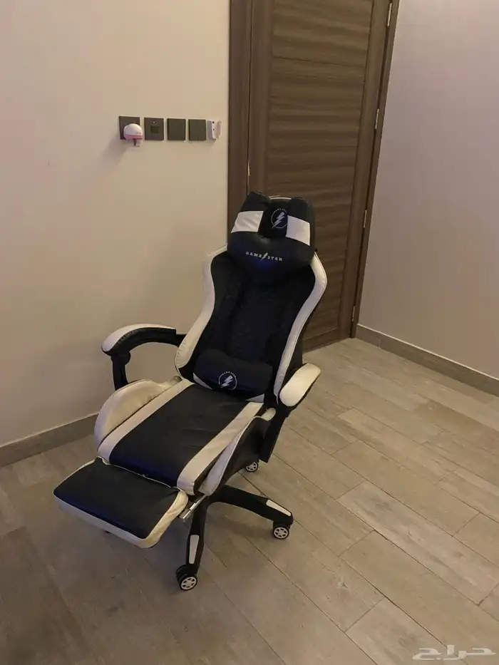 طاوله قيمنقL وكرسي قيمنق 600 ريال 1