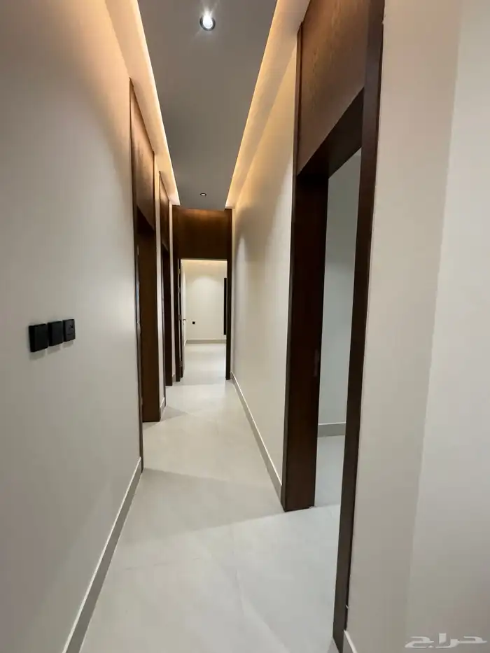 للبيع شقق تمليك علوي مع ملحق خاص خميس مشيط حي الحسام 11