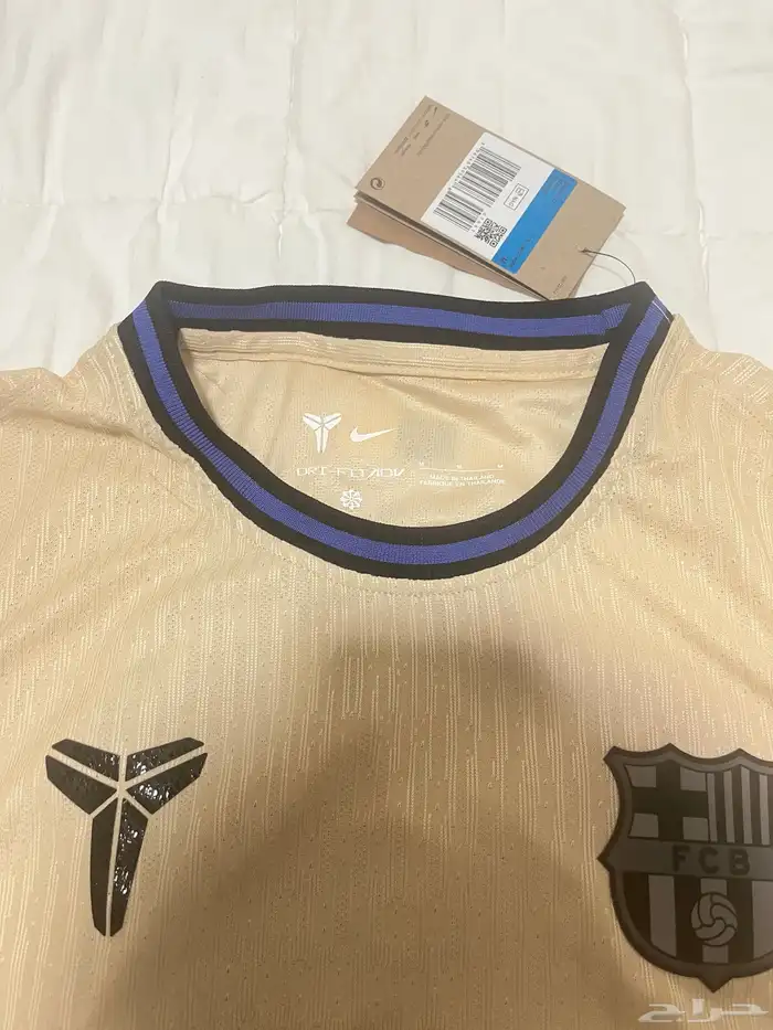 تيشيرت برشلونة نسخة اللاعبين معى اسم بيدري 2