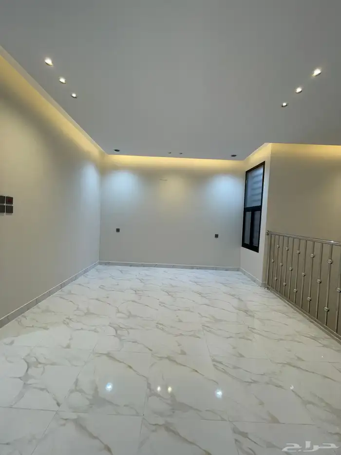 للبيع فيلا دورين وملحق من 750 الف مخطط 6 حى النور 34