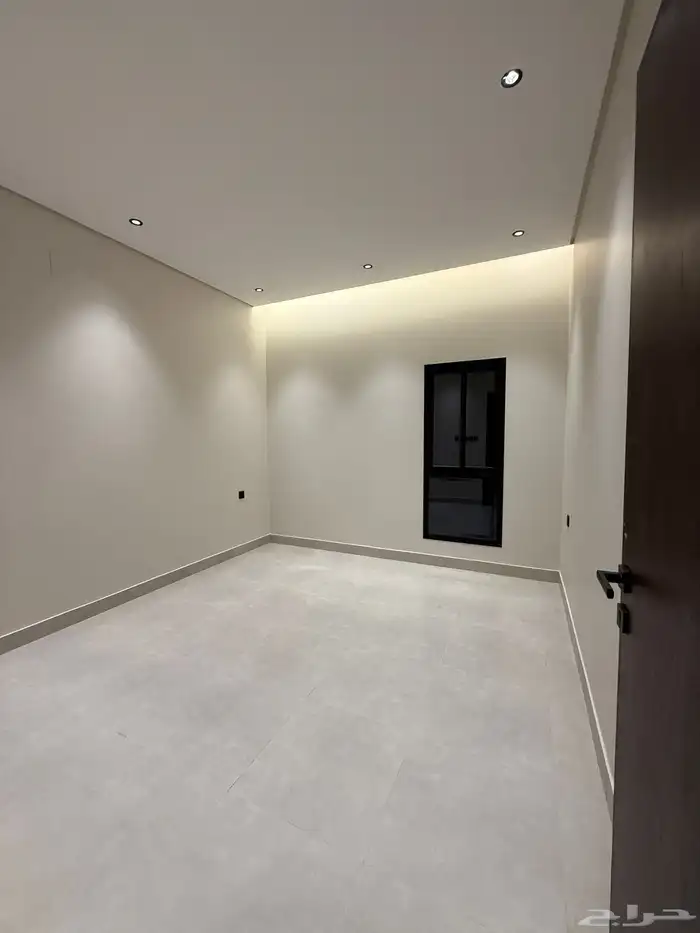 للبيع شقق ارضيه وشقق علويه ف ابها المحاله حي الزهور 32