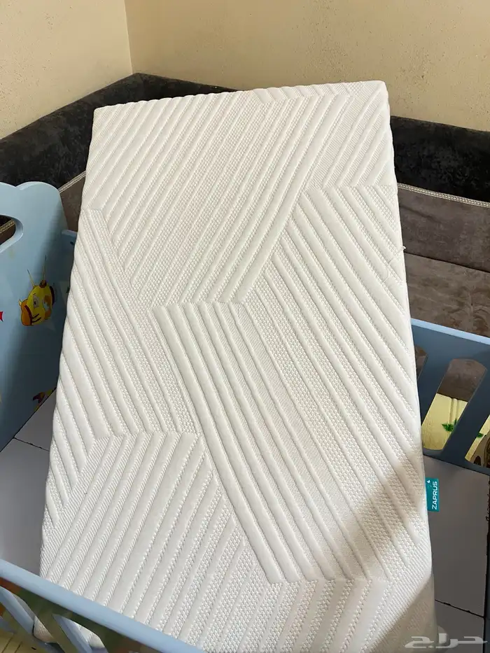 اغراض مطبخ و سرير أطفال و دفاية للبيع 10