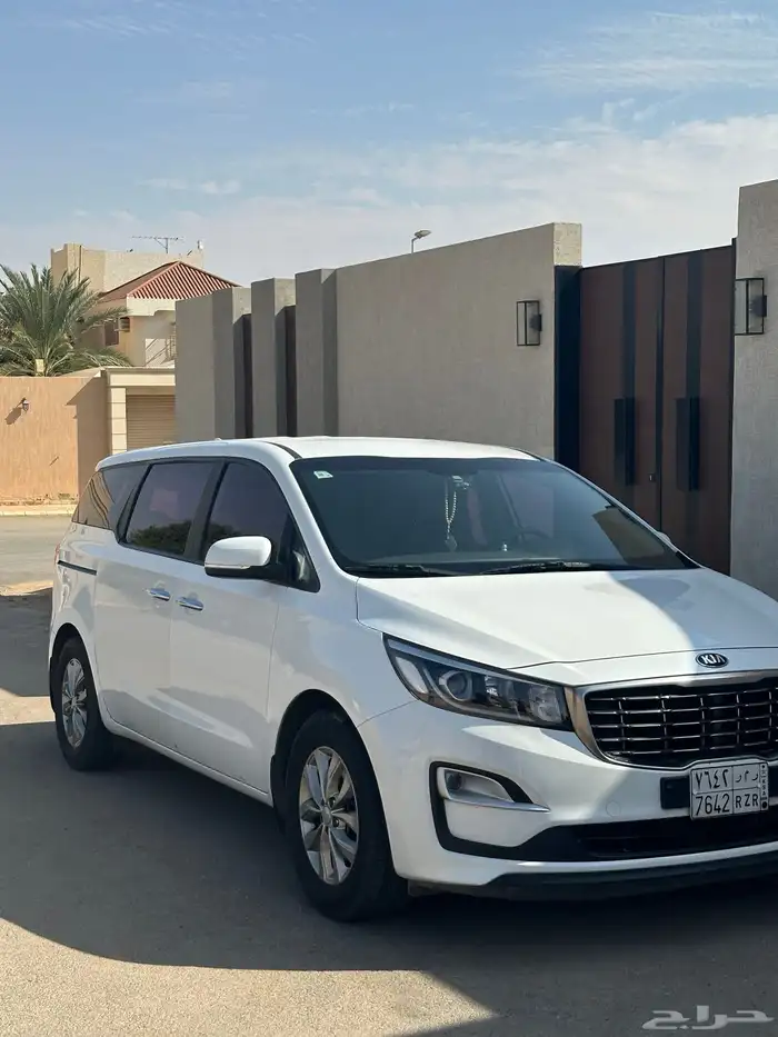 للبيع كيا كرنفال 2019   ديزل   11 راكب   نظيفة جدا 3