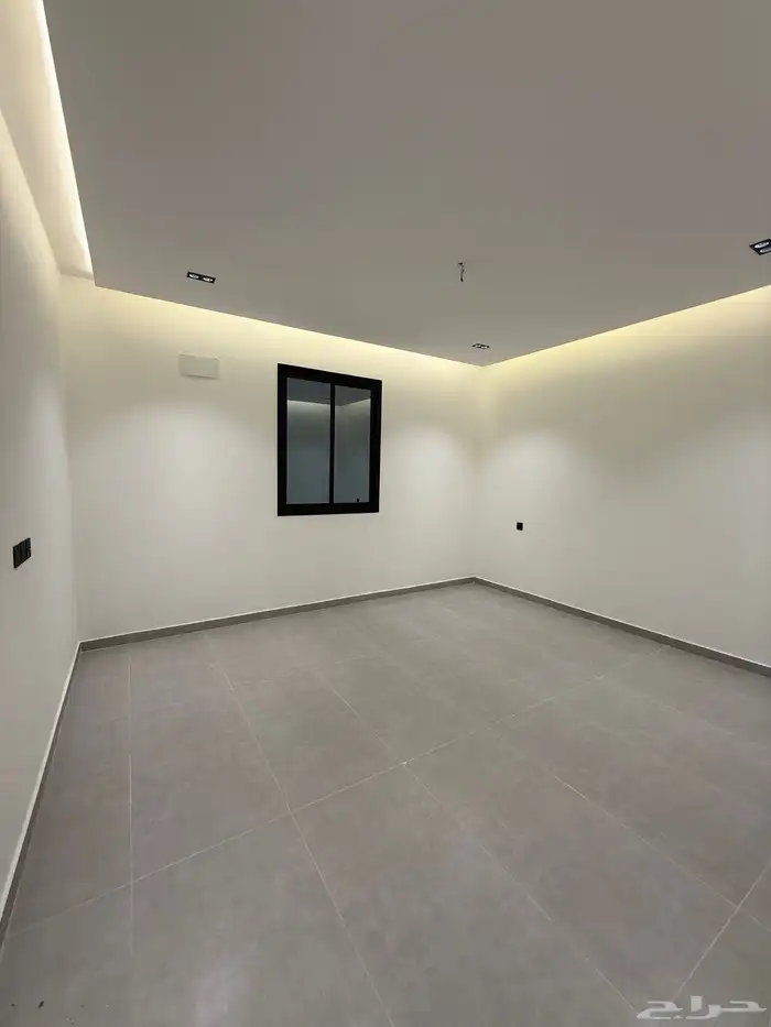 شقق علويه 6 غرف بتصميم فندقي قرب ممشي الراقي -بسعر 560الف 17