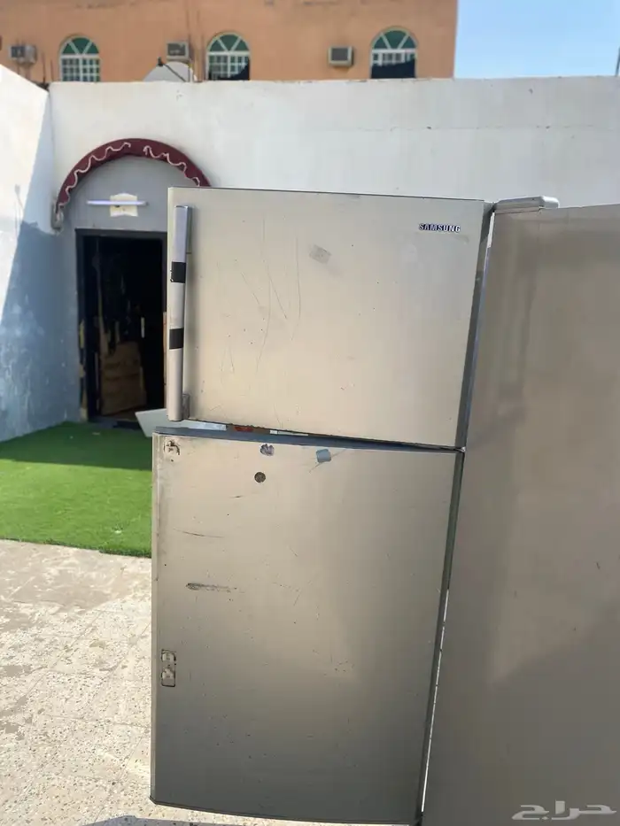 ثلاجة فريزر بحالة ممتازة جدا ولا يوجد أي مشكلة فقط الباب ح 7