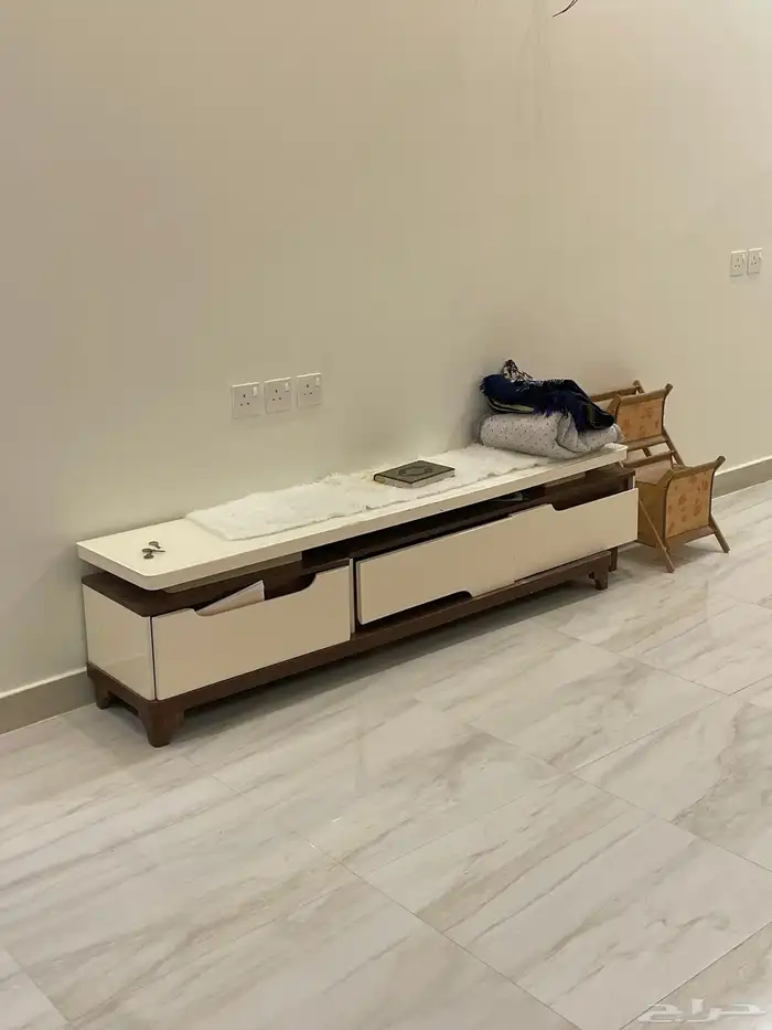 كنب للبيع وطاوله 2