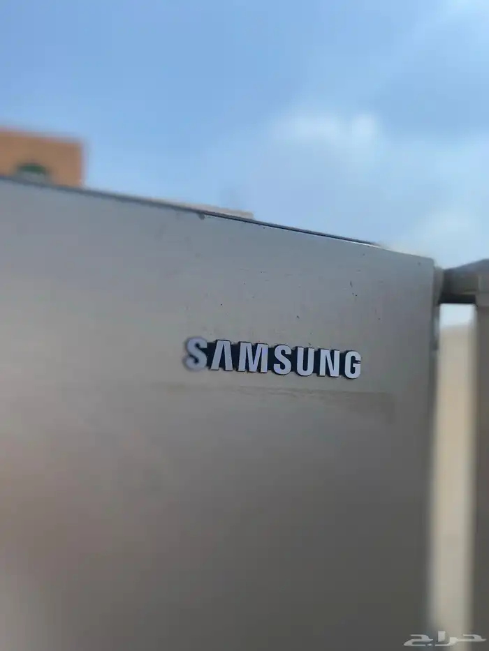 ثلاجة فريزر بحالة ممتازة جدا ولا يوجد أي مشكلة فقط الباب ح 6