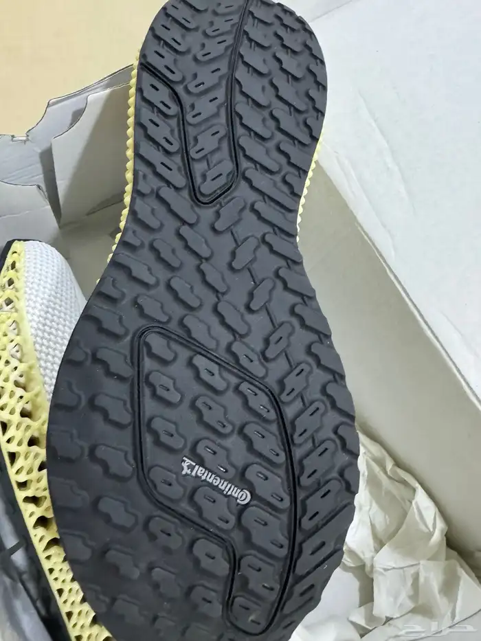 شوز اديداس اصلي وكاله مقاس 44 5 2