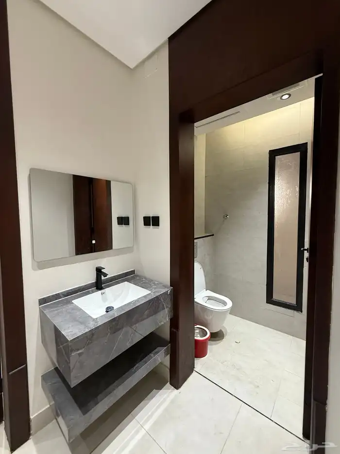 للبيع شقق ارضيه وشقق علويه ف ابها المحاله حي الزهور 6