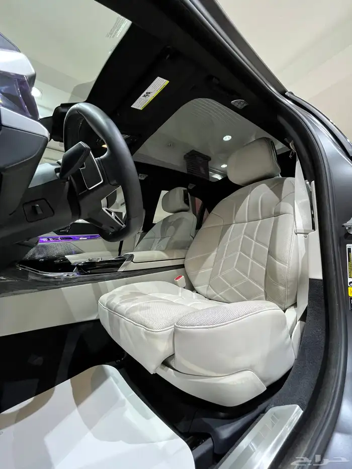 بي إم دبليو 760i 2023 18