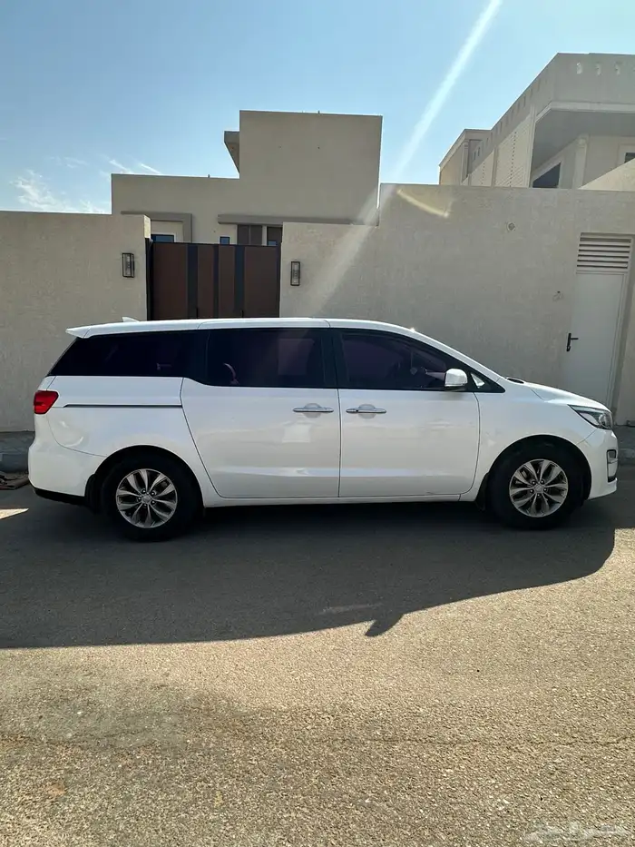 للبيع كيا كرنفال 2019   ديزل   11 راكب   نظيفة جدا 14