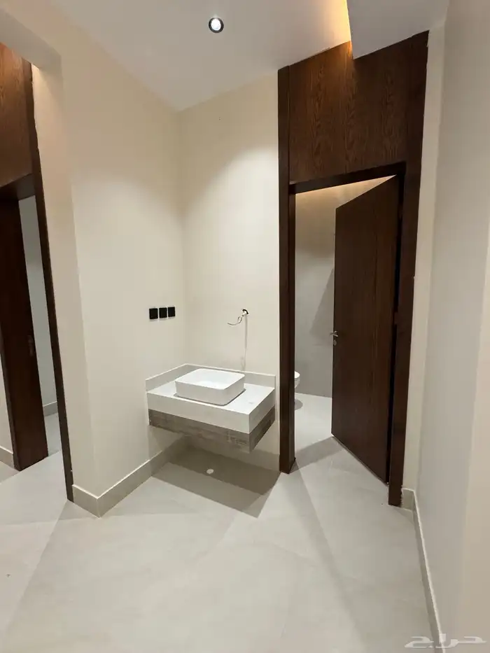 للبيع شقق تمليك علوي مع ملحق خاص خميس مشيط حي الحسام 10