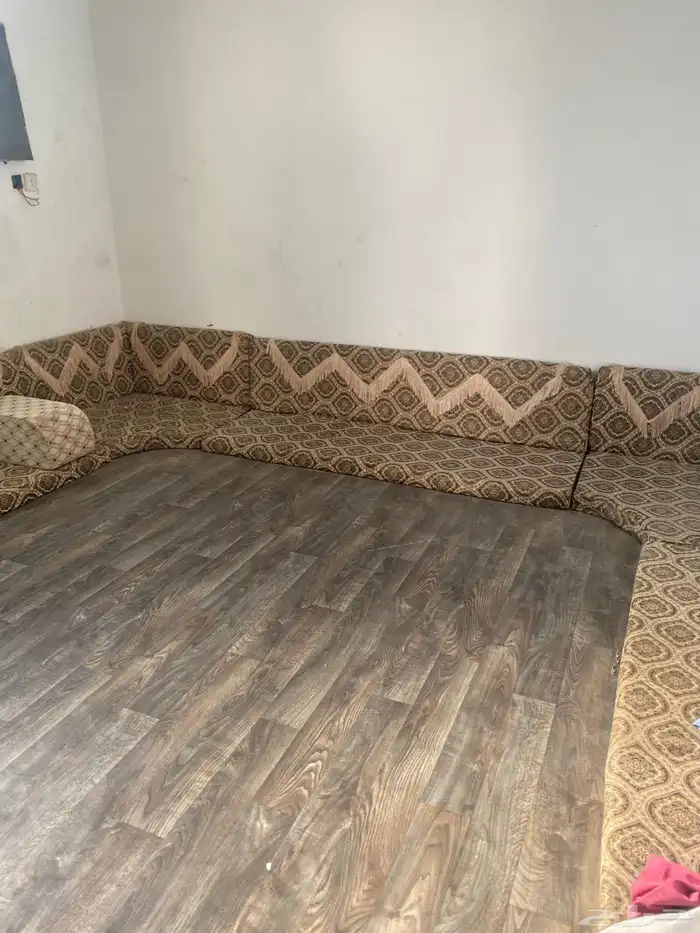 كنب خمسه في اربعه نظيف يبي له شفط ارتب معا اربعه مراكي ومس 0