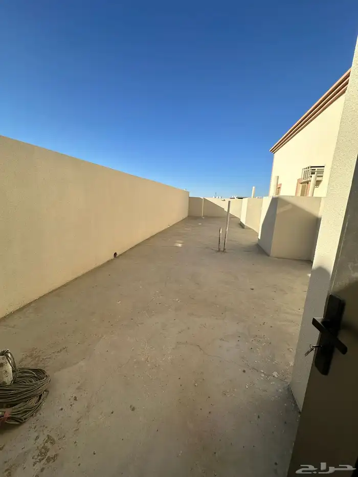 للبيع شقق علوية بسعر مناسب جدا بجوار المدارس حي الموسي 17