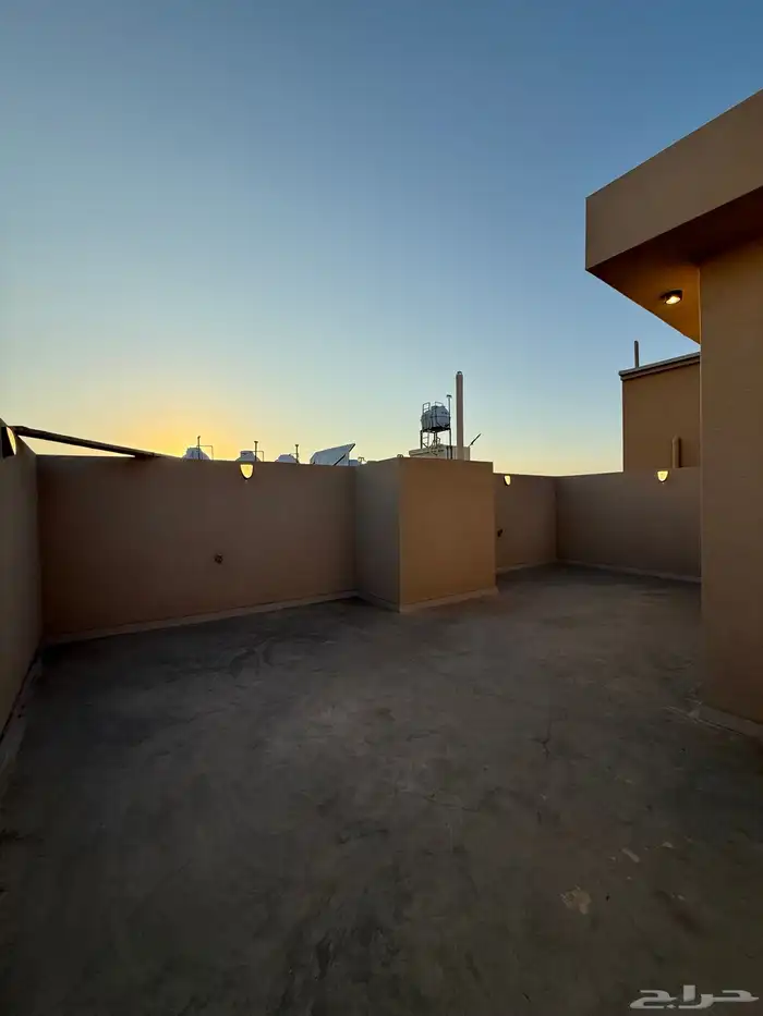 للبيع روف علوي بموقع مميز ومكتمل الخدمات بالموسى خميس مشيط 31