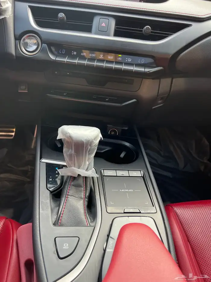 لكزس UX200م ديل 2019 فل 34