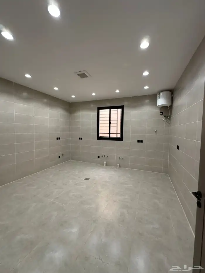 للبيع شقه دور ثاني بسطح خاص ومصعد موقع مكتمل الخدمات520الف 9