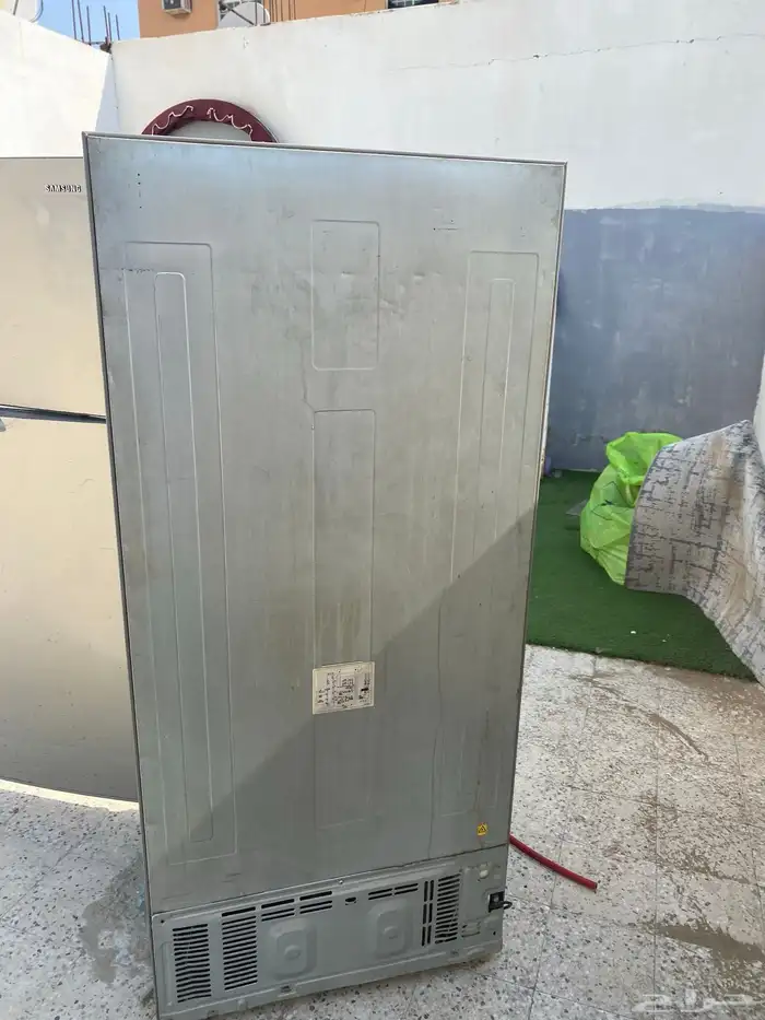 ثلاجة فريزر بحالة ممتازة جدا ولا يوجد أي مشكلة فقط الباب ح 4