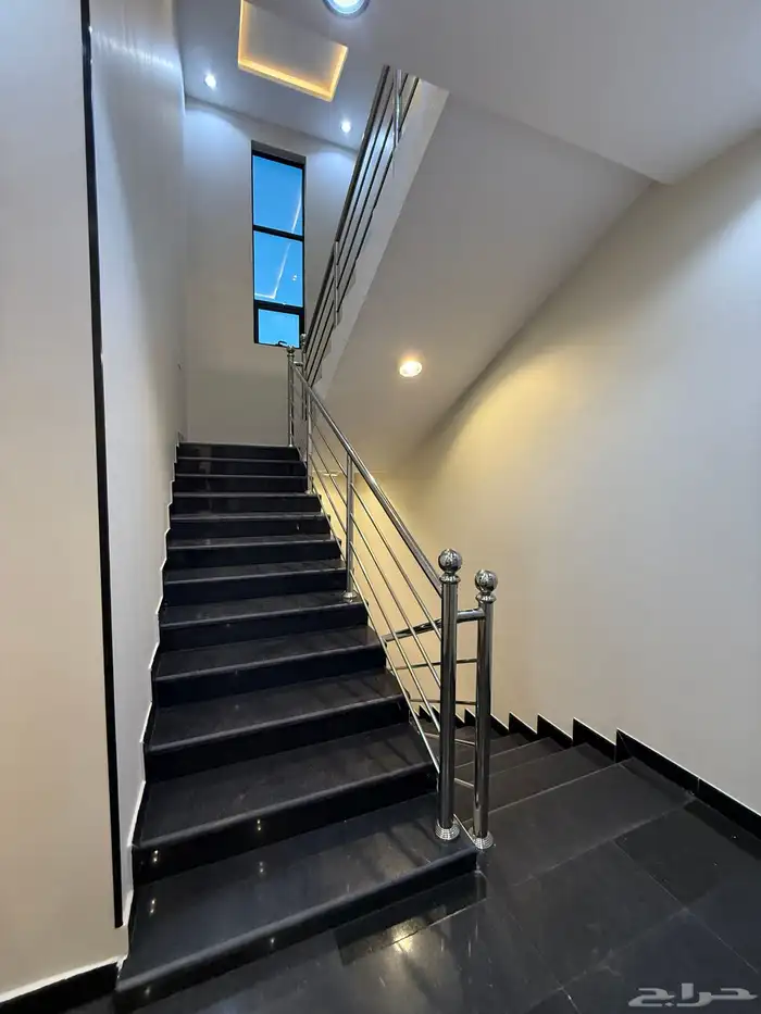 للبيع روف علوي بموقع مميز ومكتمل الخدمات بالموسى خميس مشيط 20