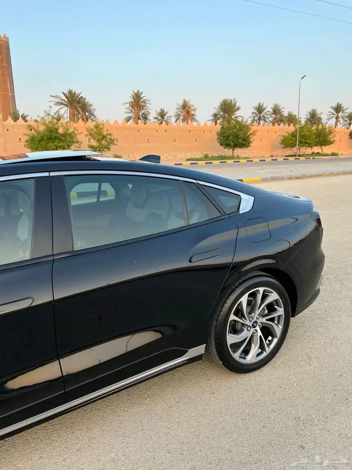 فورد تورس تيتانيوم (تم البيع). 13