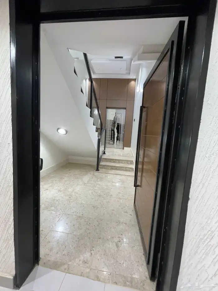 للبيع شقق روف أرضي وعلوي بالمحاله ابها 0