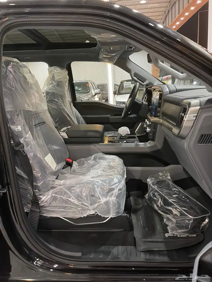 فورد f150  LARIAT جديد 2024 14