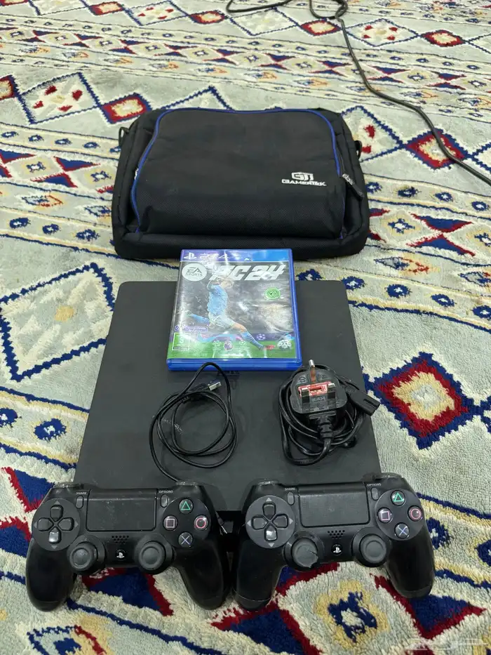 للبيع بلاستيشن 4 نظيف جد ا 0