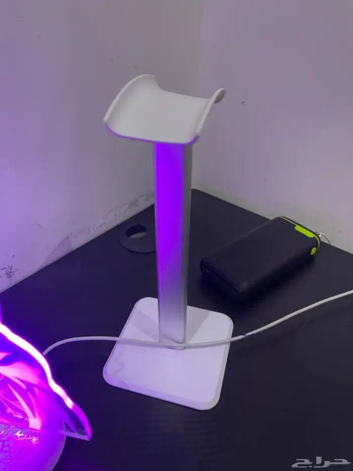 طاوله جديده ومعها ثنتين انا ره وحده تحكم عن ريموت وحده تحك 3