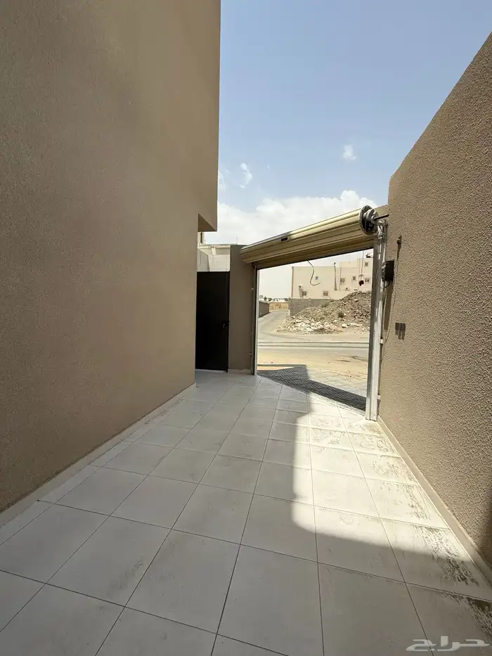 للبيع دور ارضي علي شارعين وشقق علويه المحاله ابها 8