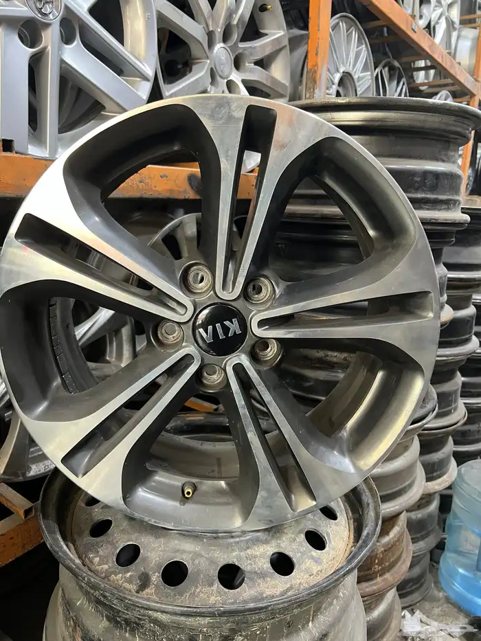 جنوط كيا سيراتو موديل2016 مقاس17 اصلي و كاله 1