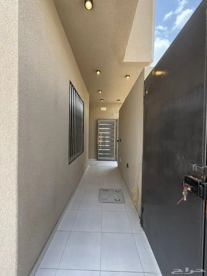 للبيع دور ارضي علي شارعين وشقق علويه المحاله ابها 7