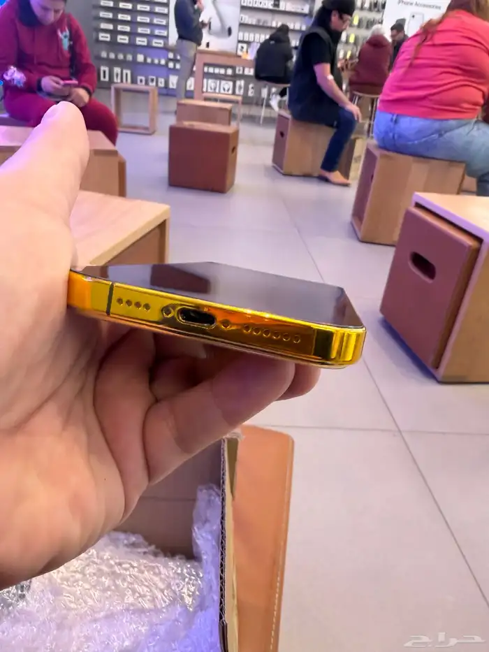 جوال iphone برو ماكس مطلي بالذهب عيار 24 قراط 3